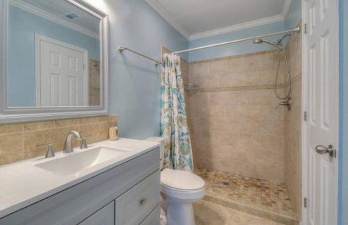 Beach Lovin/sleeps 10/2 blocks to beach/pets ok - Foto 17