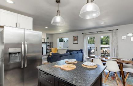 Twin Oaks Retreat by AvantStay Mins to Freeland - Photo 13