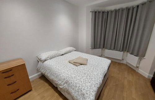 Cosy North Kensington Family apartment for 4 persons - Children stay free Netflix in all bedrooms Close to underground and overground stations - very convenient for Wembley Stadium - Foto 4