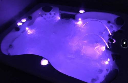 Au domaine des anges, 3 gîtes luxueux avec Jacuzzi privatif, sauna, mini-piscine, piscine extérieure chauffée en saison - Foto 39