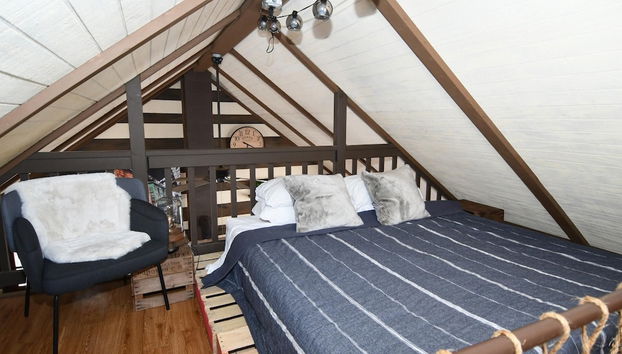 River Walk Cottage - Hot Tub - Pet Friendly - Swing - Screen Porch - River Access - Fire Pit - Wifi - Grill - Deck - King Bed - Foto 2, Zimmer