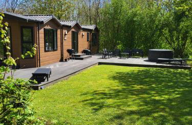 Cherry Tree Lodge with Hot Tub near Alton Towers - Foto 1