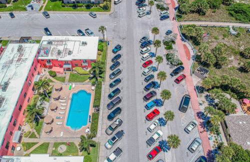 Gorgeous Beach view balcony with heated pool - Foto 15