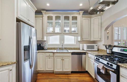 1930s Austin Charming Home and Hot Tub Near South Congress - Photo 12