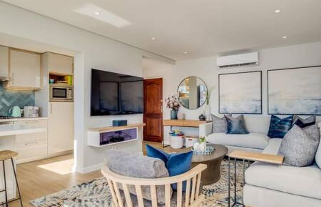 Exquisite Mouille Point Apt by Golf Course Serene Suite - Photo 15