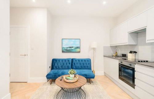 The Solo Haven 20 Min to Central - Photo 3