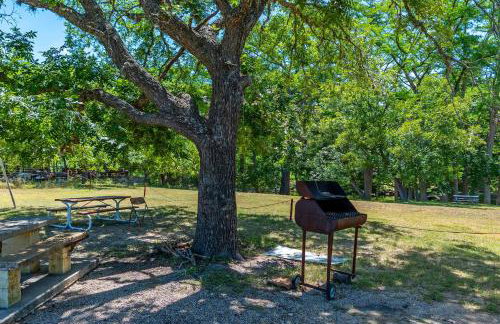 Charming Family Getaway Near Medina River - Foto 38