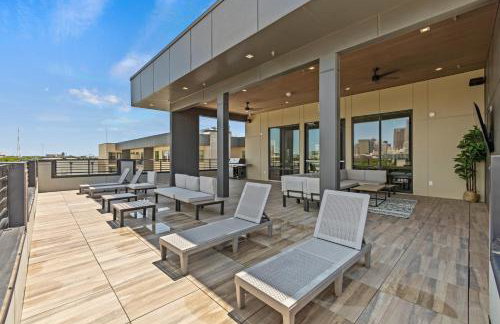 New suite with full Kitchen and Livingroom Dallas - Photo 46