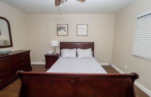 Spacious house with pool heater, hot tub, billiards - Foto 29