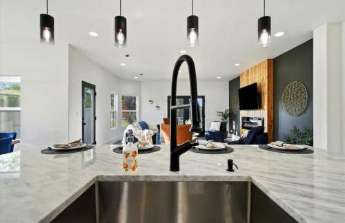 Private Oasis On 2 Acres with Indoor Pool and Theater - Foto 10