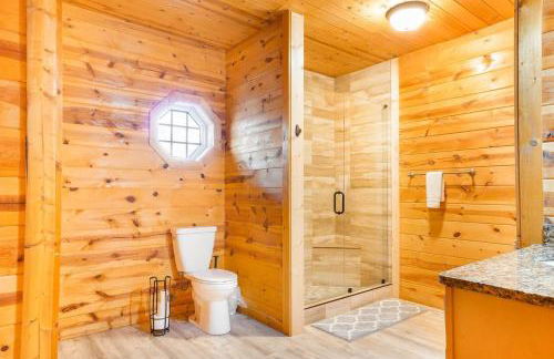 Cozy Creekside Log Cabin w Firepit, Hot Tub, WIFI - Foto 11