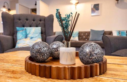 New Hobbit, stunning views, sleeps 42, Bar, Hot Tub - Foto 69