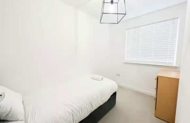 Charming 3 Bed Home in Stepps, Glasgow - Garden & Patio - Foto 6