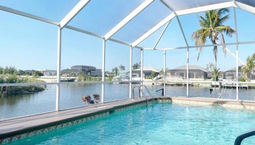 Relax with nature in our Waterfront 4 bedroom -HEATED POOL HOME-KING BED - Foto 2