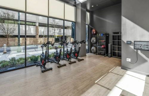 Upscale Midtown Retreat , Free Parking & Close to Mercedes-Benz - Foto 28