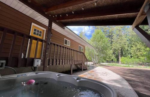 Vibrant Forest Retreat - Game Room, Spa, Fire Pit - Sleeps10 - Foto 48