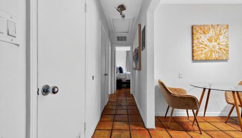 Sunny 2-Bedroom Miami Retreat with a Bright, Spacious Living Area & Relaxing Outdoor Seating - Foto 3