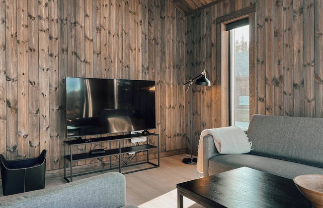 Modern Mountain Cabin - Outdoor Hot Tub - 8 Beds - Photo 13