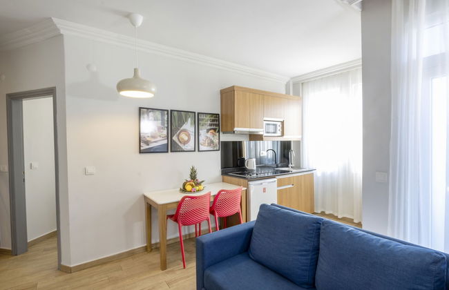 Comfort Suites - Photo 7