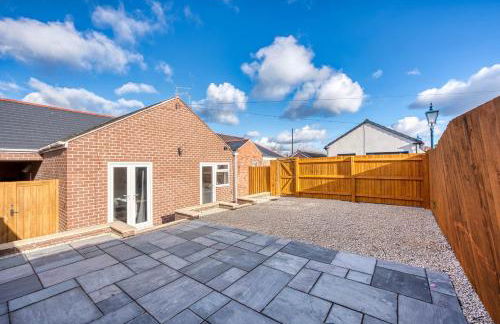 2 Bedroom Bungalow with Garden and Parking - Foto 37