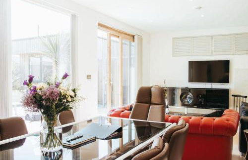 Coastal Courtyard with Hot Tub, Greatstone - Foto 9