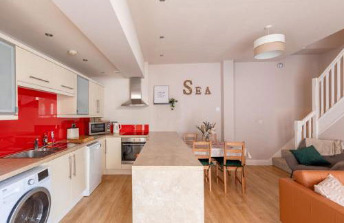 Charming Beachside Town House - Photo 36