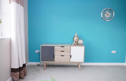 Spacious 4 Bedroom, 3 Bath House by Jesswood Properties Contractors, Business and Leisure with Free Parking and WIFI - Foto 34