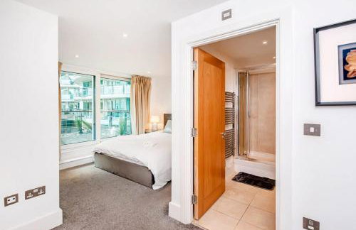 Central 2 bed with Large Terrace - Photo 6