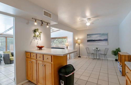 Private Pool & Yard Mins to Dining & University - Foto 38