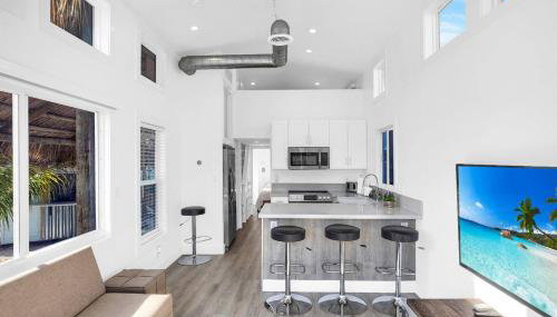 Tiny Home on Waterfront, Bay Views, Deck, Pool - Foto 5, Other