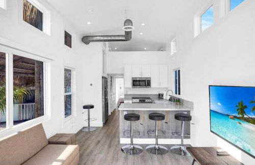 Tiny Home on Waterfront, Bay Views, Deck, Pool - Photo 5