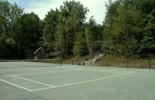 Secluded Cottage Rental with a Heated Pool in Red Hook for Family Getaways in New York State - Photo 16