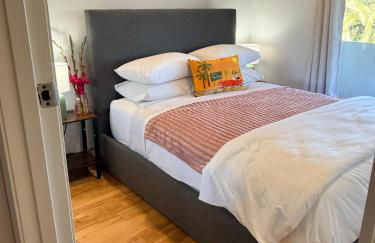 Echo Lake view condo - newly renovated - centrally located - Photo 21