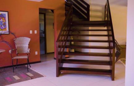 Belíssima Casa com extensa área externa - piscina, sauna, churrasqueira e campo de futebol - com 5 suítes e a 500 metros da Rua das Pedras - Foto 26