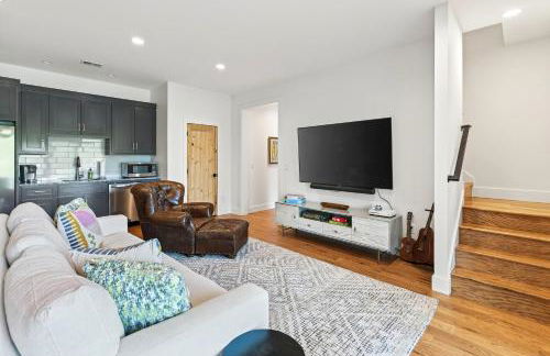 Dockside of the Moon - Photo 28