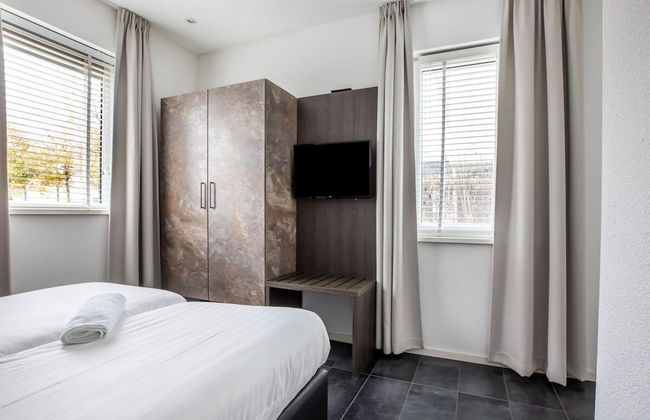 Brand new Luxury Villa on a Small-scale Park With its own Jetty - Photo 16