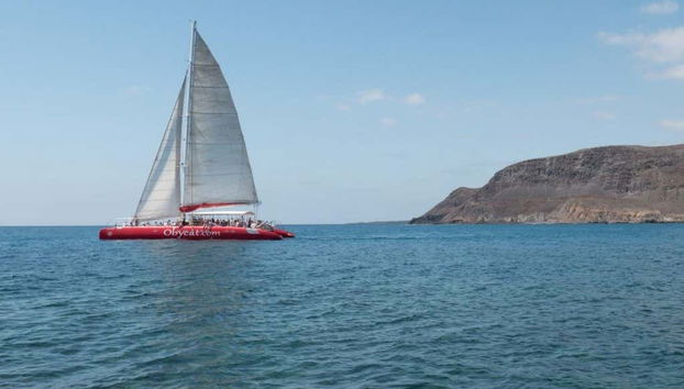 Desfrutando da travessia de catamarã