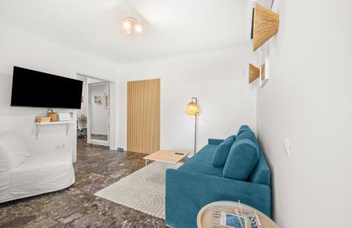 Boho Coastal Retreat with Jacuzzi, 1 min to Beach - Foto 34