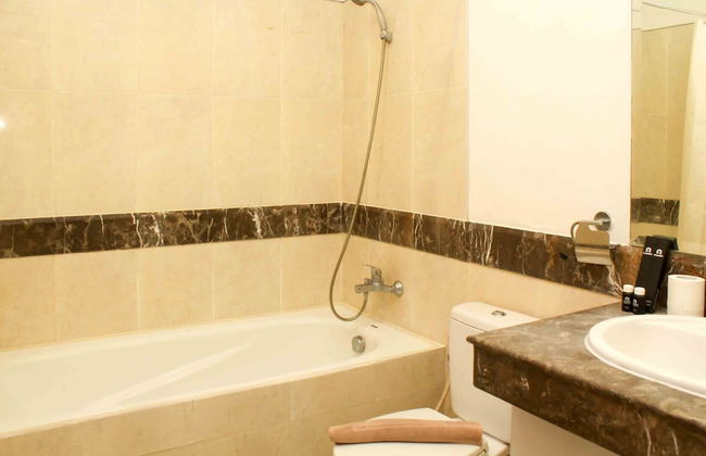 Fully Furnished with Cozy Design 2BR The Bellezza Apartment - Foto 9