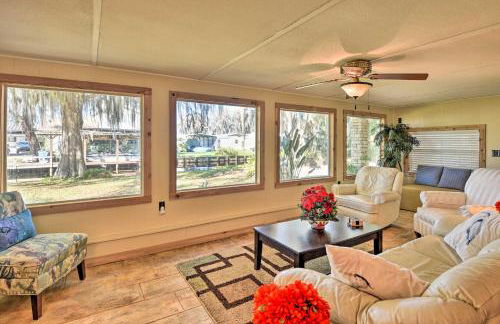 St Johns River Canal Home with Grill! - Foto 4