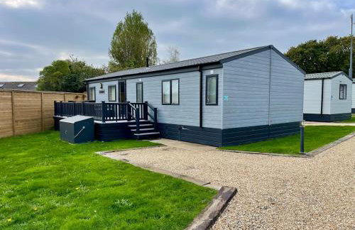 Elegant Lodge in Peaceful Holiday Resort - Photo 12