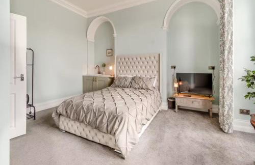 Riverside Georgian House with Hot Tub, Sauna & Parking - Foto 10