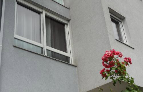 Well-equipped apartment with free parking - Photo 3