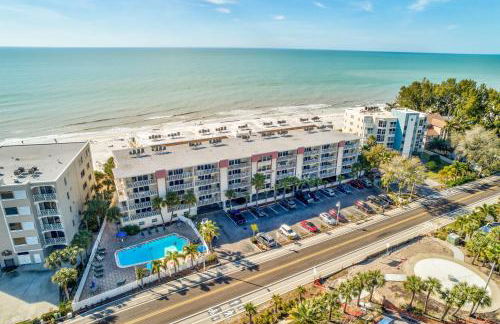 Escape to Beach Oasis! New Management! Updated Beachside Condo with Heated Pool! - Foto 25