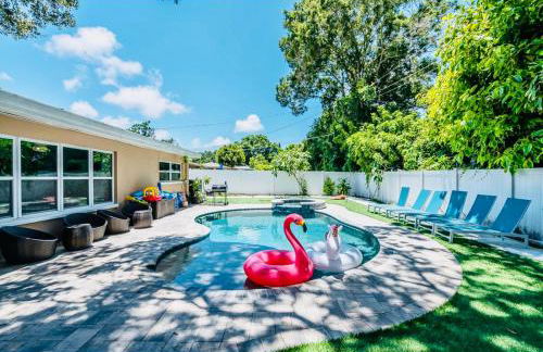 Heated pool & jetted spa -- mins to beach - Photo 14