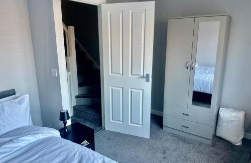 Luxurious Wolverhampton Retreat with 4 Bedrooms - Foto 10