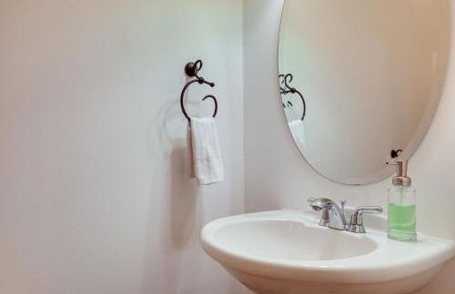 Lake Minocqua Condo with Shared Fire Pit! - Foto 11