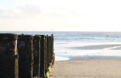 Home away from home by the sea - Foto 34