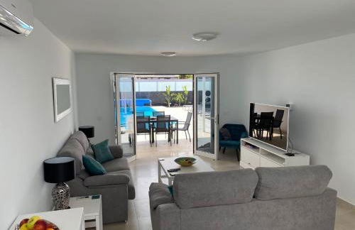 Villa Ashdene - luxury modern villa with large heated pool wifi uk tv bar & BBQ - Foto 8