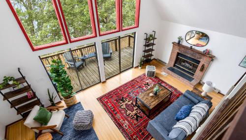 Modern Chalet w Hot Tub, Large Deck, Grill & WiFi - Photo 3